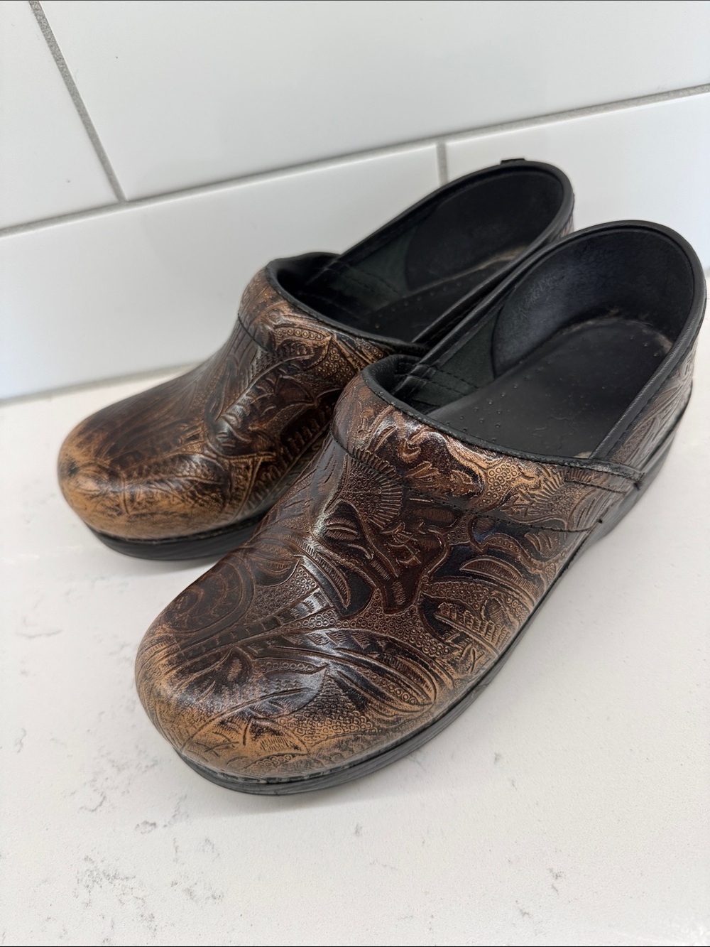 Dansko Embossed Brown Leather Slip-On Clogs sz 38 sz 7.5